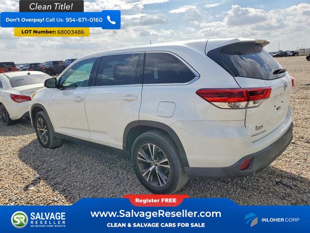 Used 2019 Toyota Highlander LE FWD image 3