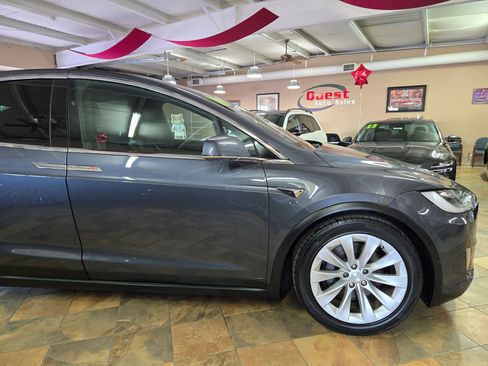 Used 2018 Tesla Model X 100D image 11