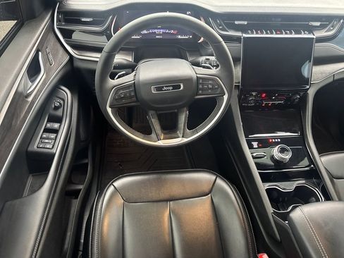 Used 2023 Jeep Grand Cherokee L Limited w/ Luxury Tech Group II image 17