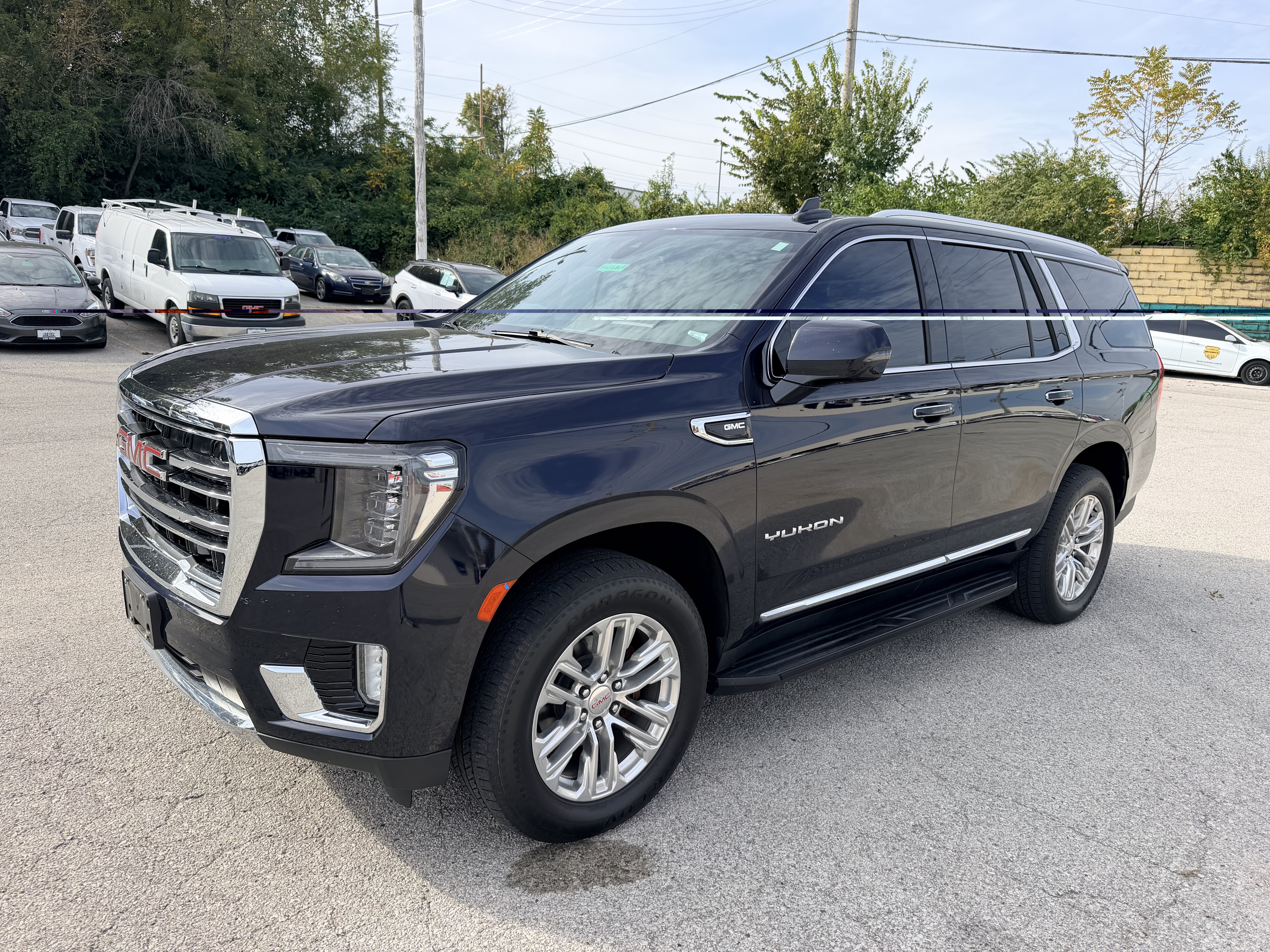 Used 2021 GMC Yukon SLT w/ SLT Premium Package AWD/4WD image 3