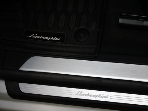 Used 2024 Lamborghini Urus S AWD/4WD image 18