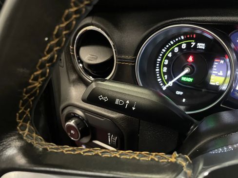 Used 2023 Jeep Wrangler Unlimited Sahara image 29