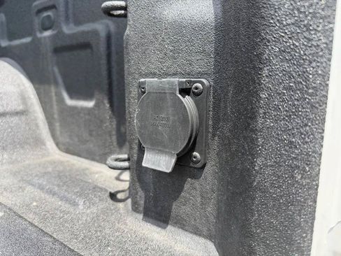 Used 2023 Chevrolet Silverado 1500 LTZ AWD/4WD image 32