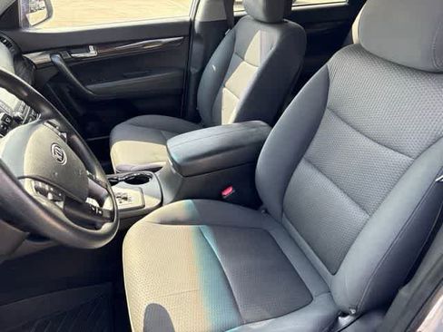 Used 2013 Kia Sorento LX w/ Convenience Pkg FWD image 11