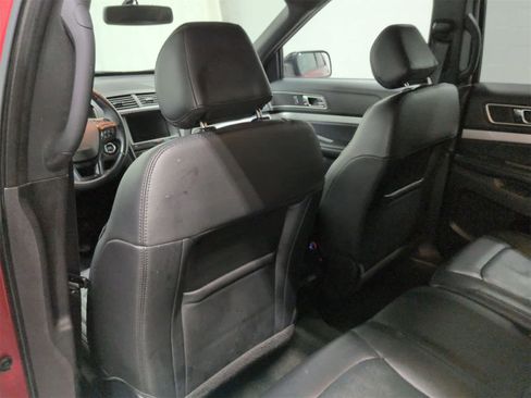 Used 2017 Ford Explorer XLT w/ Equipment Group 202A image 19