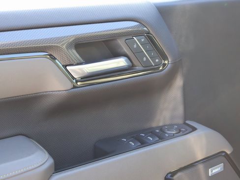 Used 2024 Chevrolet Silverado 1500 ZR2 image 21