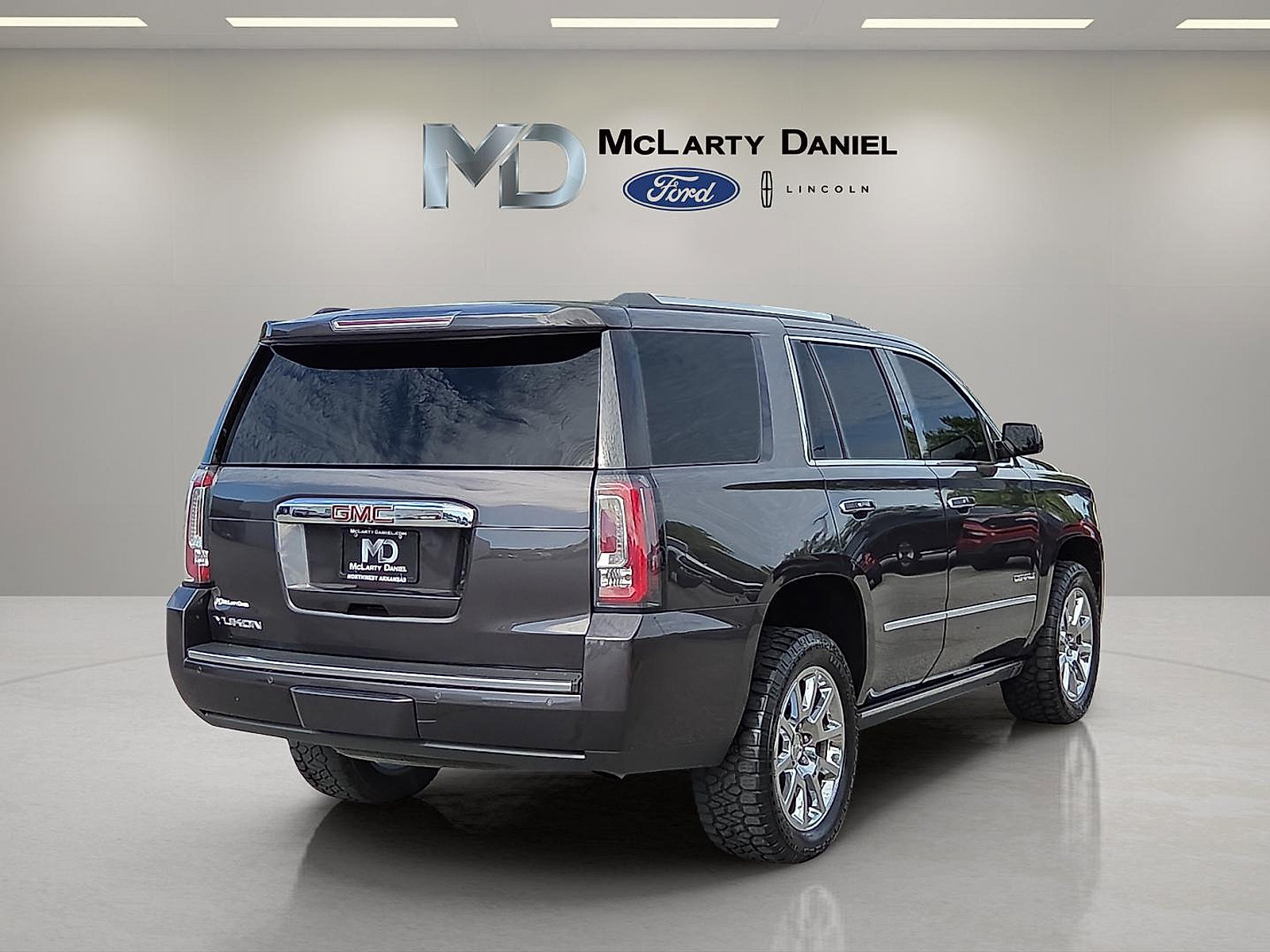 Used 2017 GMC Yukon Denali w/ Open Road Package AWD/4WD image 5