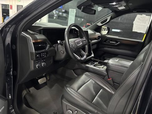 Used 2025 GMC Yukon XL Denali AWD/4WD image 10