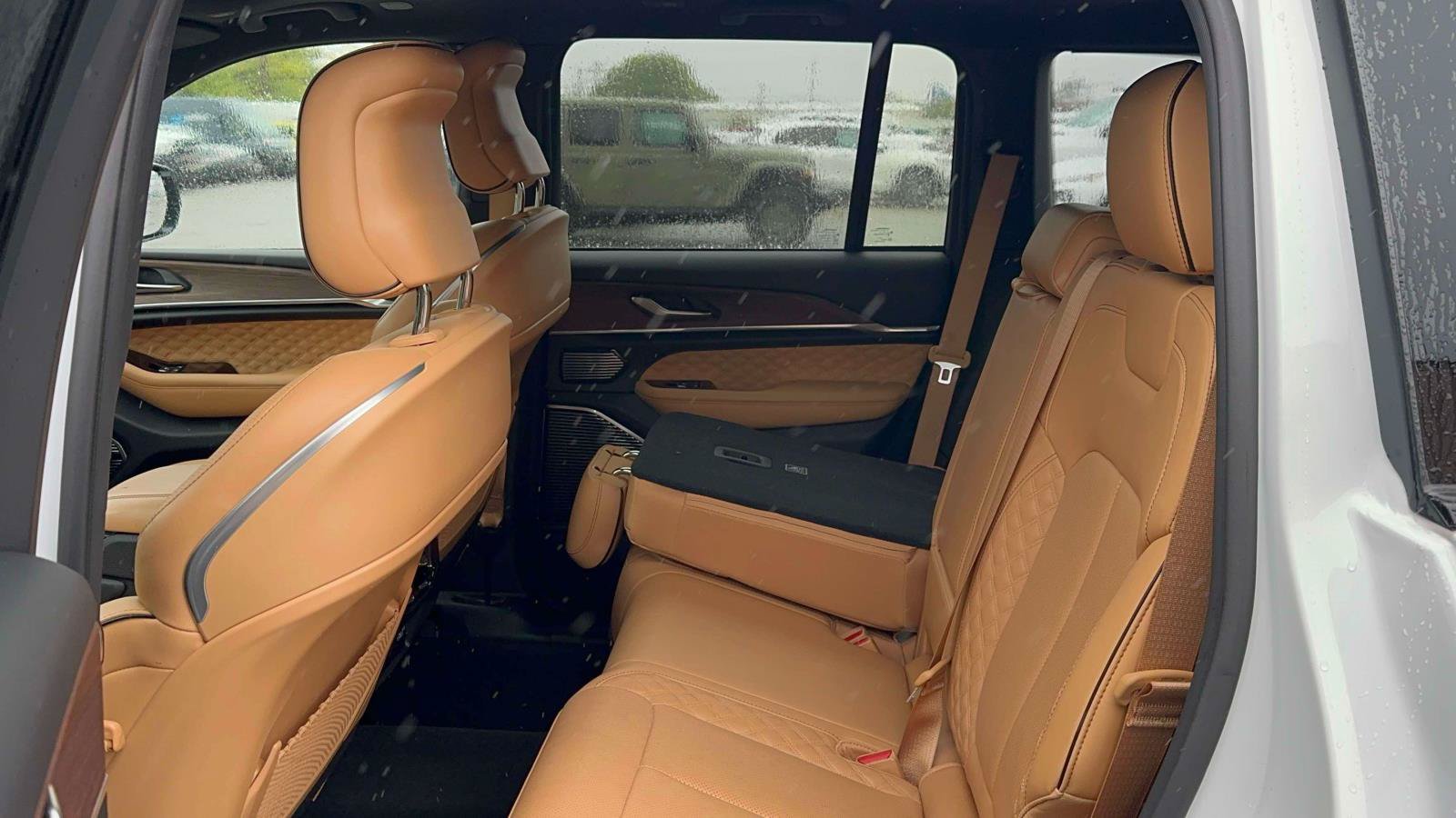 Used 2023 Jeep Grand Cherokee Summit AWD/4WD image 14