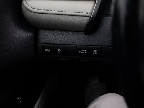 Used 2018 Toyota Camry SE image 12