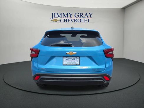 New 2026 Chevrolet Trax LS w/ LS Convenience Package FWD image 4