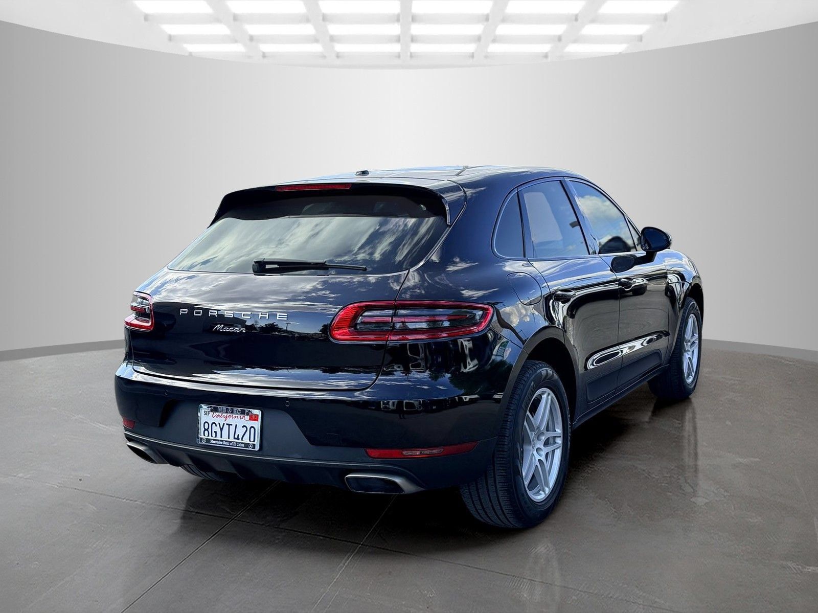 Used 2017 Porsche Macan AWD/4WD image 5