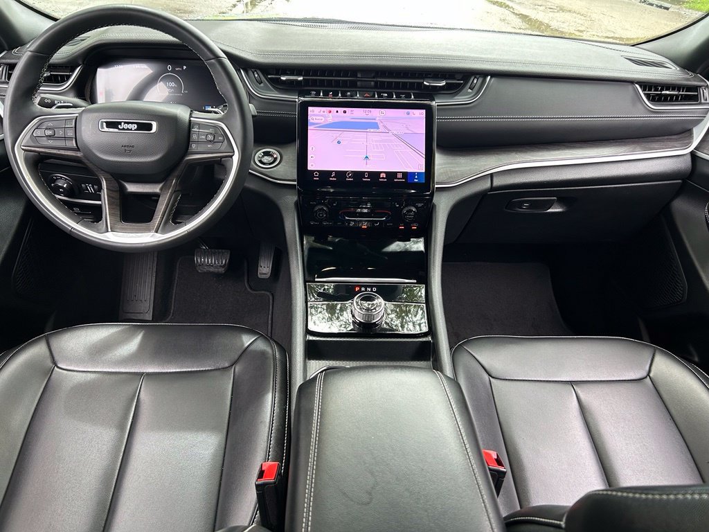 Certified 2025 Jeep Grand Cherokee Limited w/ Black Appearance Package RWD image 11