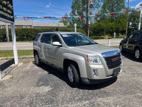 Used 2015 GMC Terrain SLE w/ Safety Package AWD/4WD image 3