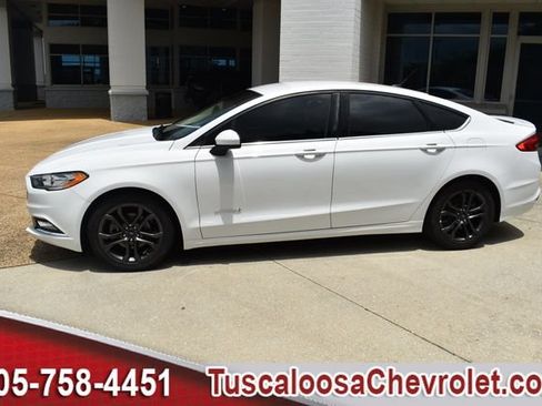 Used 2018 Ford Fusion SE w/ Equipment Group 601A FWD image 6