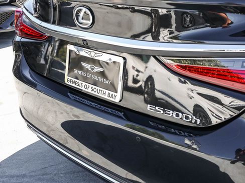 Used 2025 Lexus ES 300h w/ Premium Package FWD image 7
