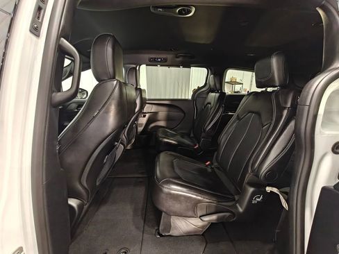 Used 2025 Chrysler Pacifica Select FWD image 28