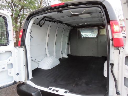 Used 2013 Chevrolet Express 2500 RWD image 9
