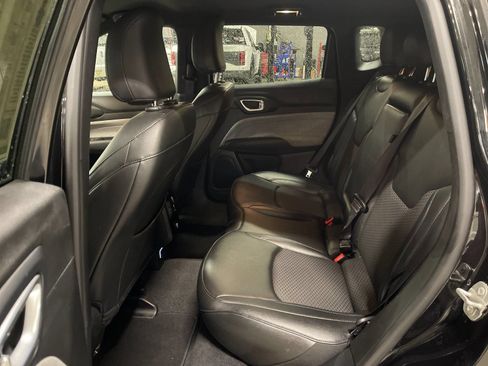 Used 2024 Jeep Compass Latitude AWD/4WD image 14