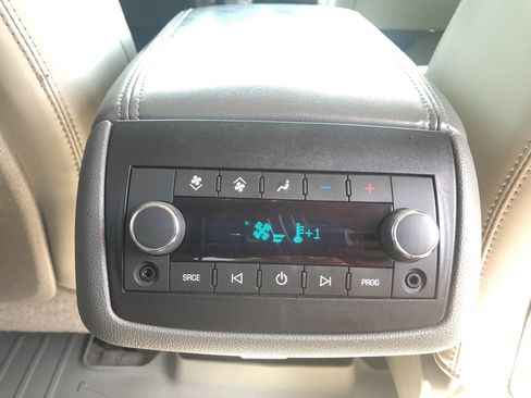 Used 2014 Chevrolet Traverse LT image 17