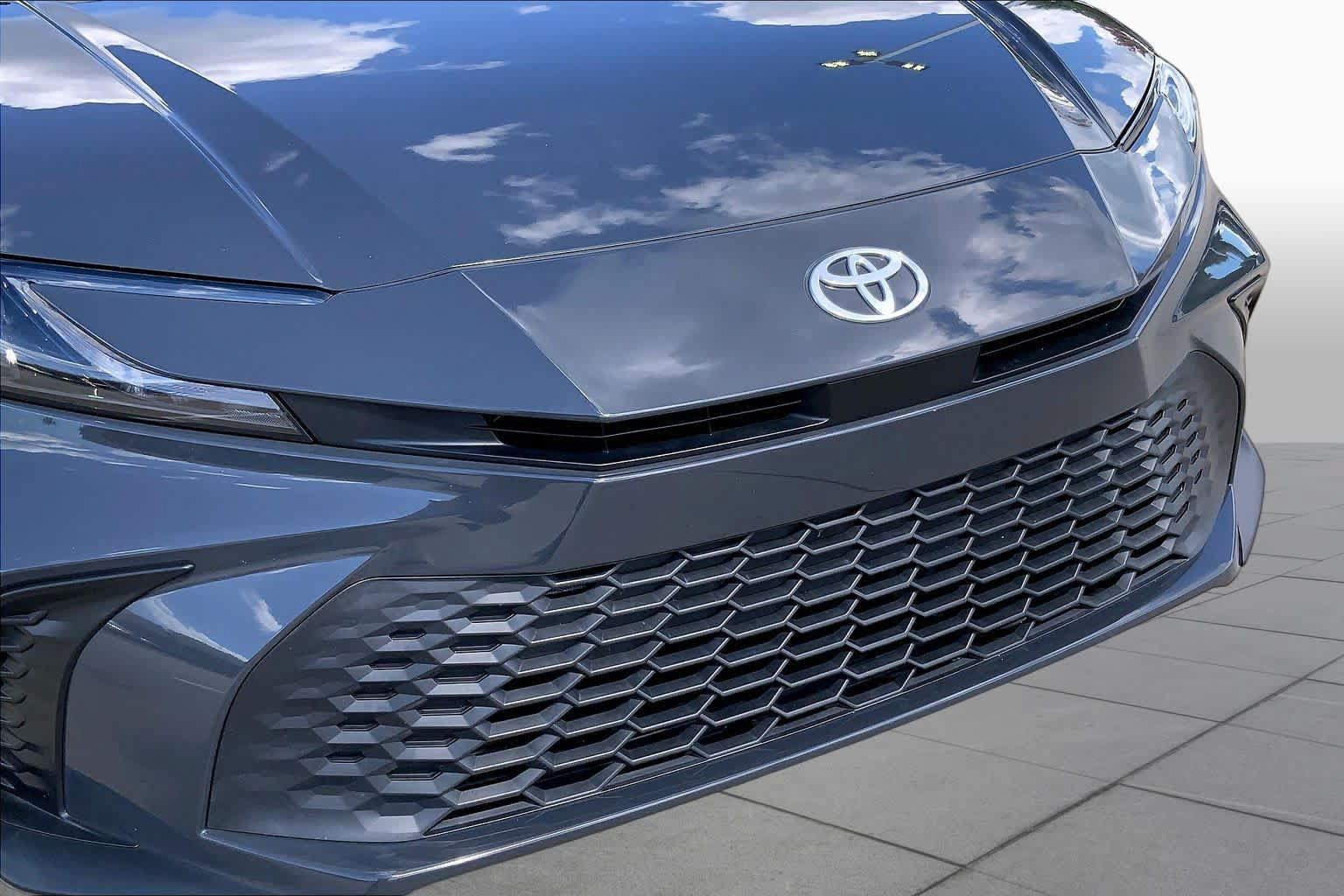 Used 2025 Toyota Camry SE w/ Multimedia Upgrade Package FWD image 31