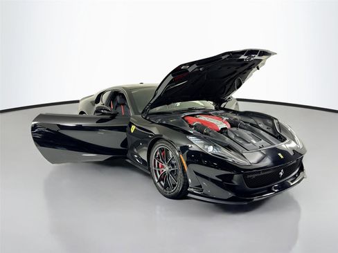 Used 2018 Ferrari 812 Superfast image 38