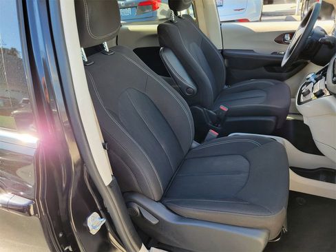 Used 2024 Chrysler Voyager LX FWD image 18