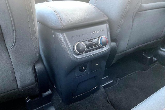 Used 2025 Ford Explorer Active AWD/4WD image 24