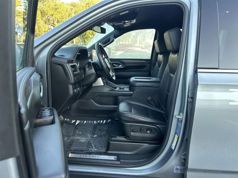 Used 2024 Chevrolet Suburban LT image 2