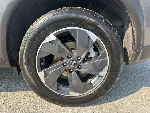 Used 2025 Nissan Rogue SV image 29