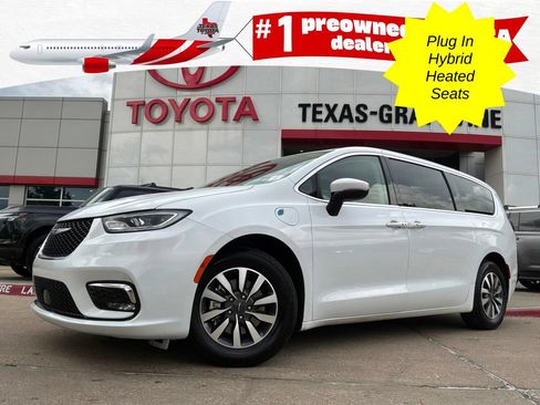 Used 2023 Chrysler Pacifica Touring-L FWD image 1