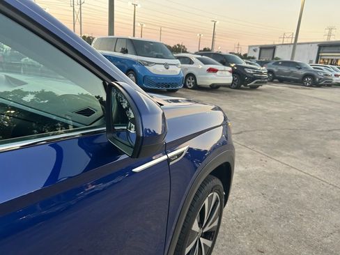 Used 2022 Volkswagen Taos SE w/ Driver Assistance Package image 31