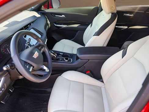 Used 2022 Cadillac XT4 Sport image 9