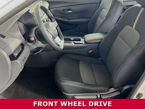 Used 2025 Nissan Sentra SV image 3