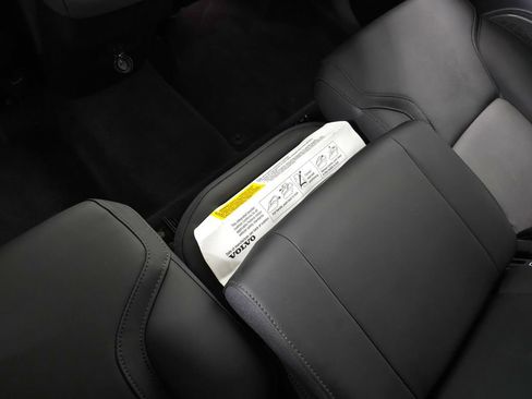 Certified 2025 Volvo XC90 B5 Plus AWD/4WD image 36