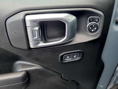 Used 2024 Jeep Gladiator Sport AWD/4WD image 21