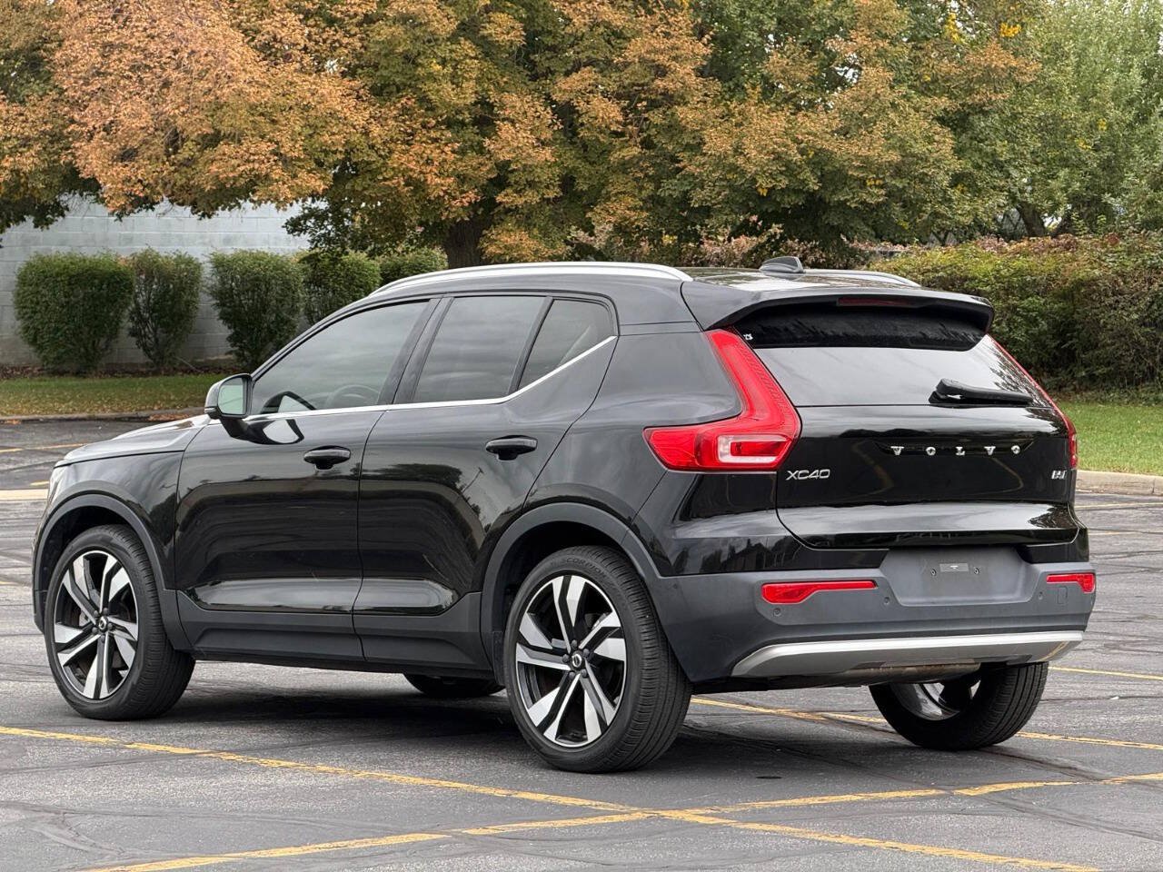 Used 2023 Volvo XC40 B5 Plus w/ Climate Package AWD/4WD image 3