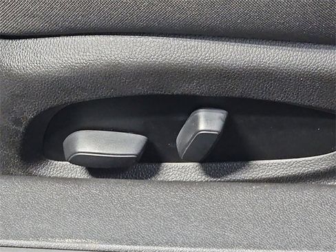 Used 2021 Chevrolet Camaro LT image 21