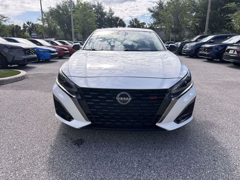 Used 2024 Nissan Altima 2.5 SR FWD image 9