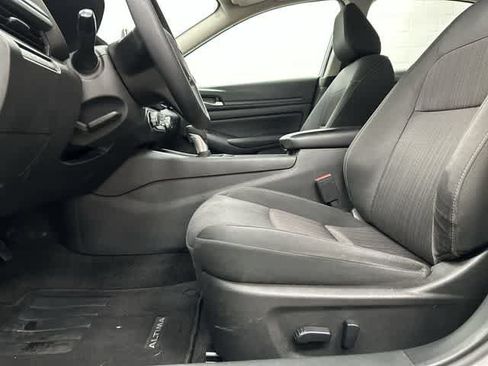 Used 2025 Nissan Altima 2.5 SV FWD image 26