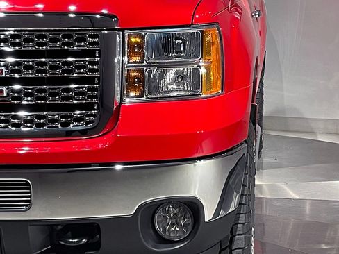 Used 2011 GMC Sierra 2500 SLE w/ SLE Preferred Package AWD/4WD image 18