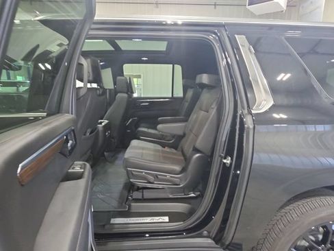 Used 2025 Chevrolet Suburban High Country AWD/4WD image 24