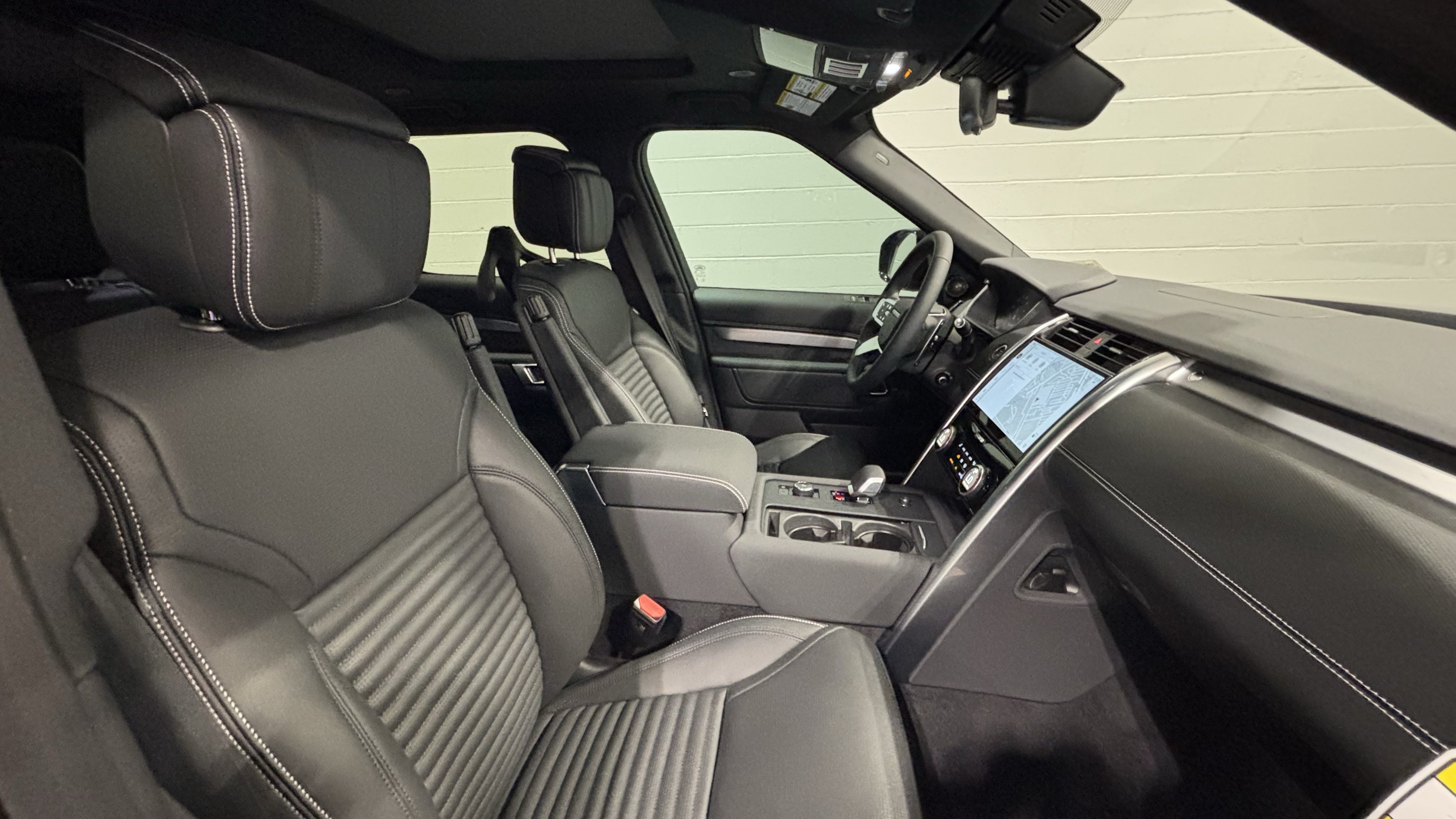 New 2026 Land Rover Discovery Limited Edition AWD/4WD image 14