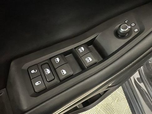 Used 2023 Jeep Grand Cherokee 4WD 4xe image 11