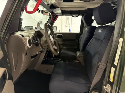 Used 2008 Jeep Wrangler Unlimited Sahara w/ Dual Top Group image 9