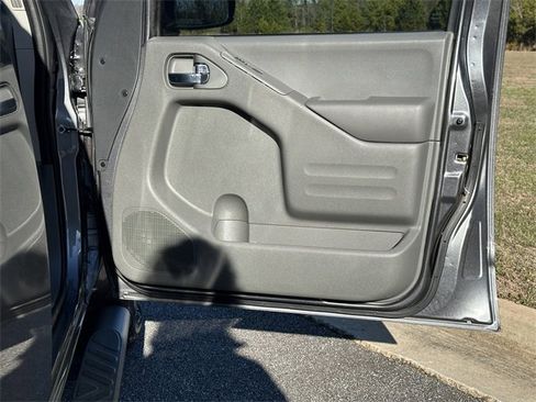 Used 2019 Nissan Frontier SV image 15