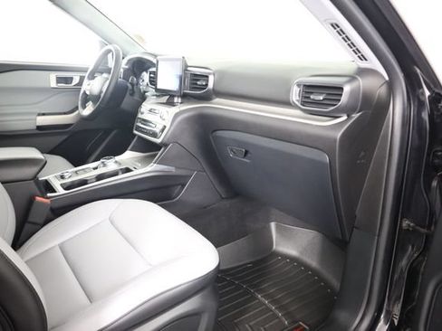 Used 2021 Ford Explorer XLT w/ Equipment Group 202A AWD/4WD image 61