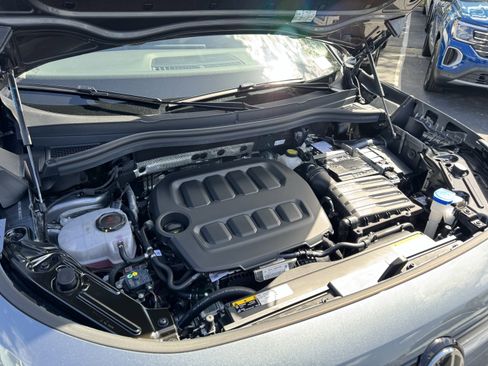 Used 2025 Volkswagen Tiguan SE FWD image 36