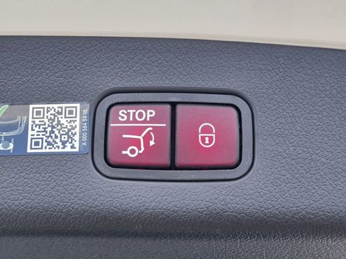 Used 2023 Mercedes-Benz GLC 300 4MATIC image 14