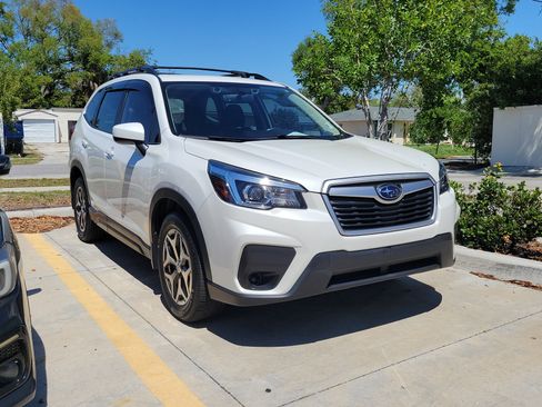 Used 2020 Subaru Forester Premium image 1